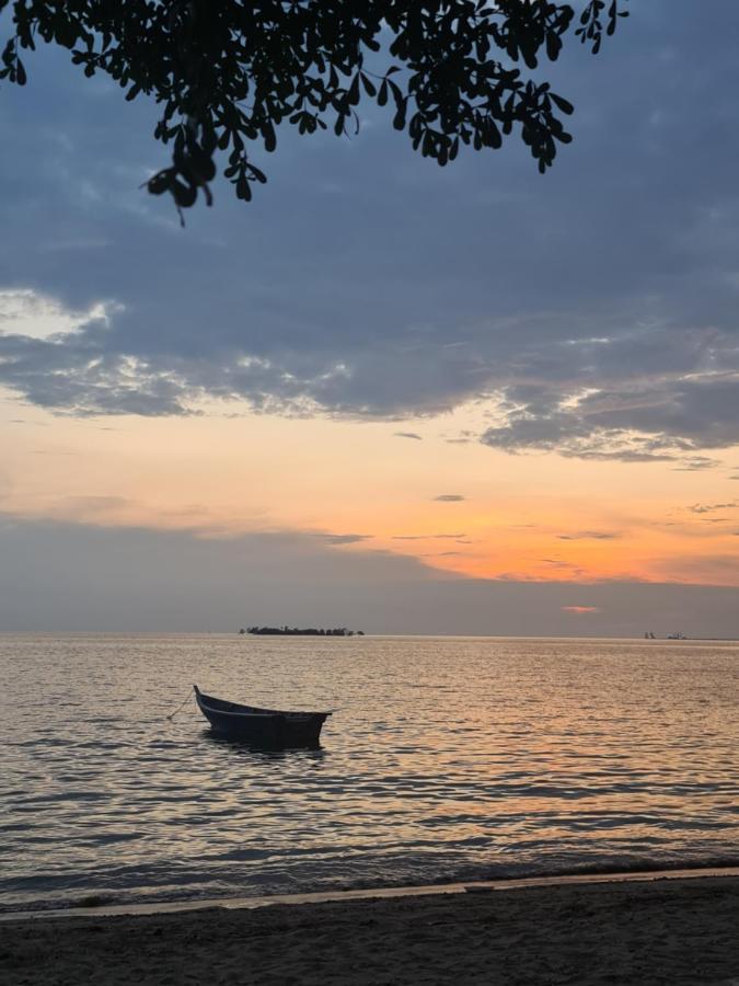 Glory Beach Resort Seaview Private 2Br Port Dickson Exteriör bild
